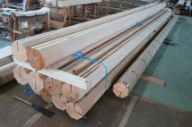長さ7700ｍｍの八角柱