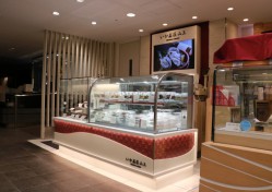 新規ガラスショーケース設置工事｜